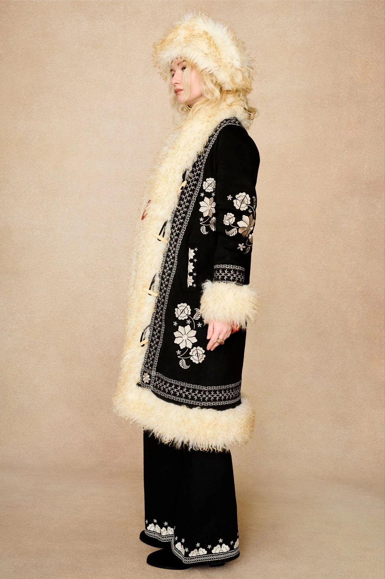 Bianca White Faux Fur Hat - Image 3