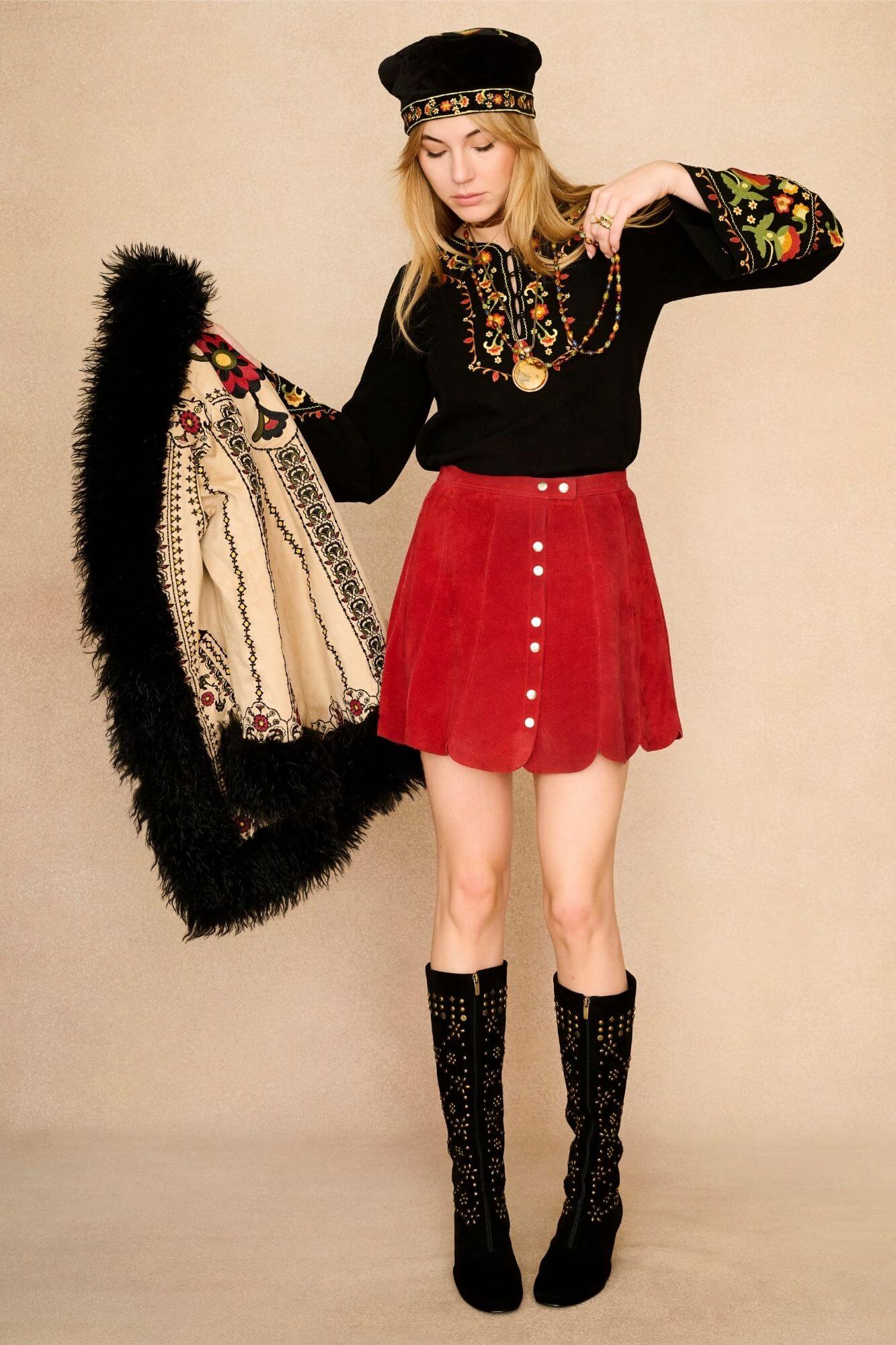 Midnight Bloom Black Embroidered Velvet Hat - Image 5